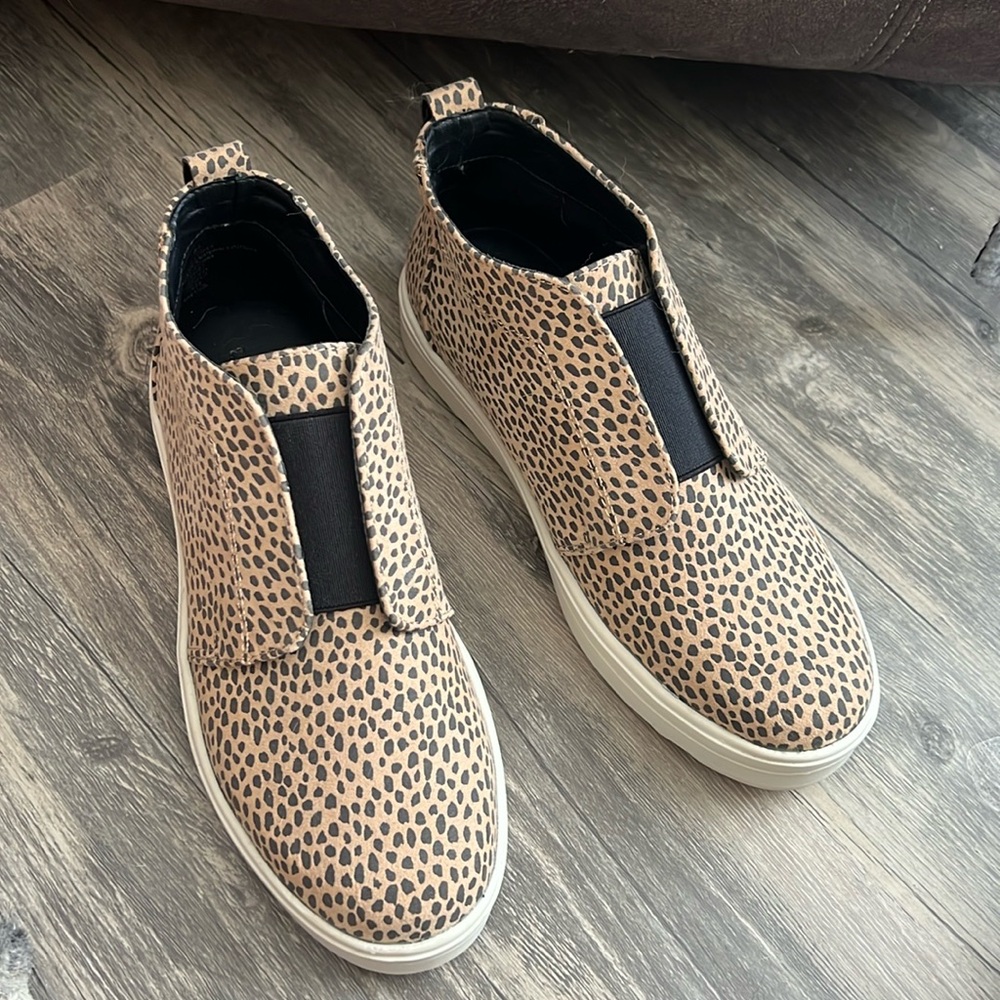 Universal Thread Shoes